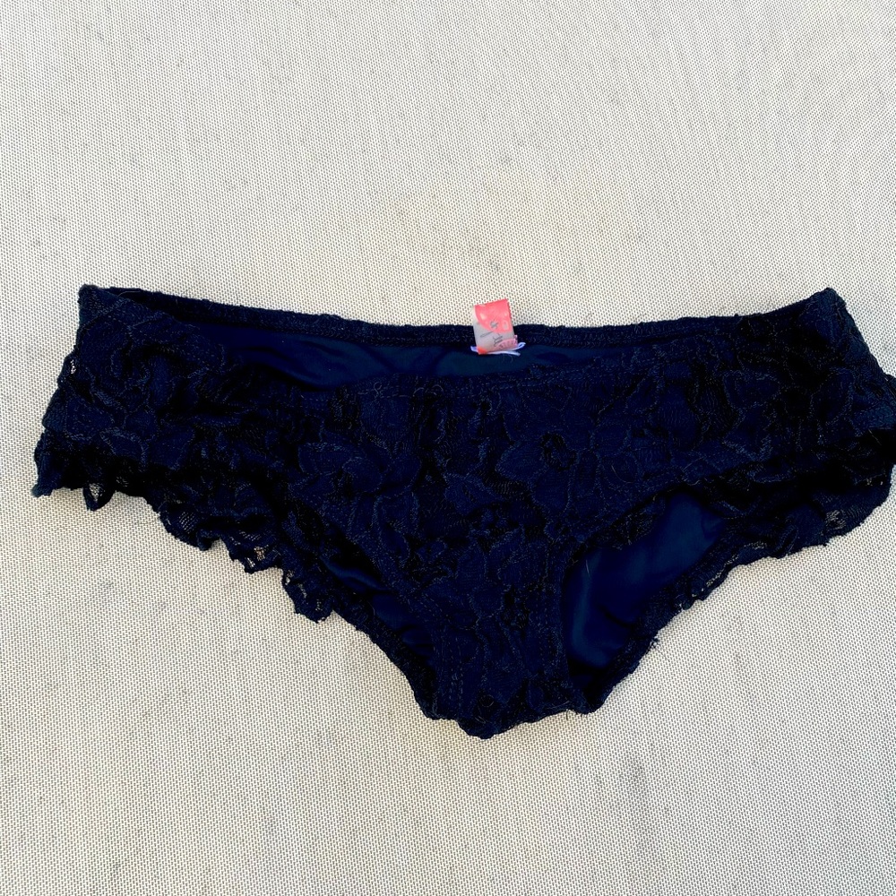 Lacy swim bottom low boy short